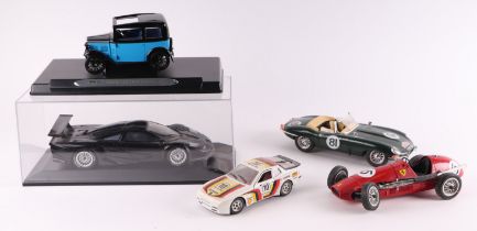 Assorted diecast models to include Polistil 1:18 Ferrari 500 single seat racing car; Bburago