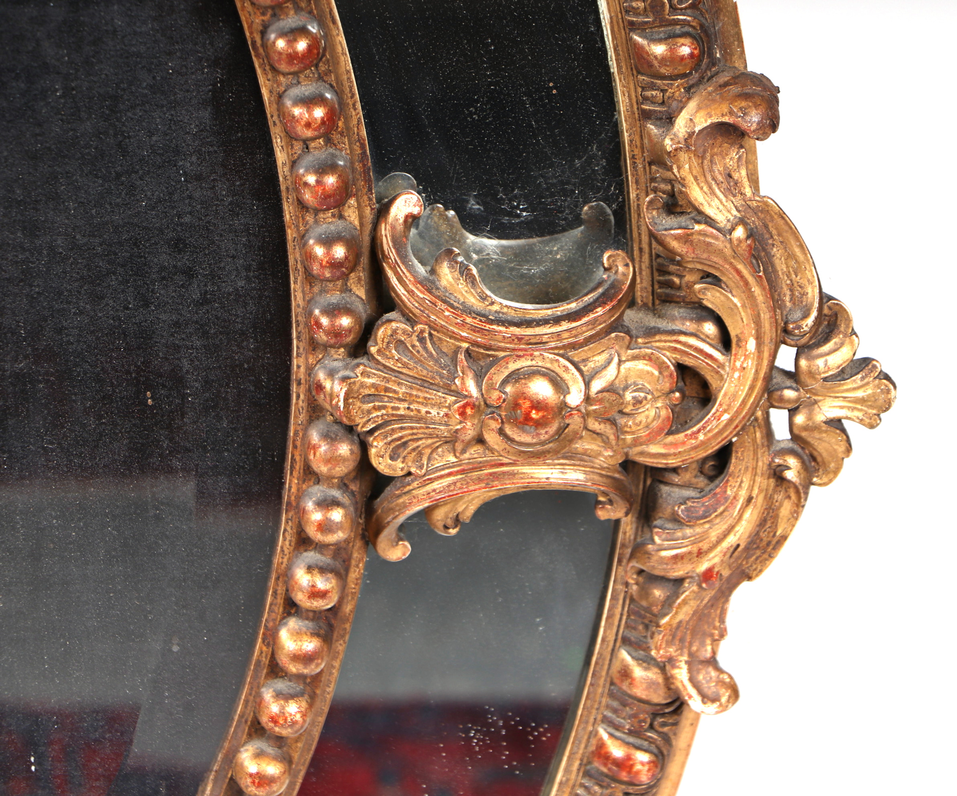 A 19th century carved giltwood and gesso oval wall mirror decorated with fleur de lys and swags - Image 4 of 9
