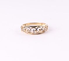 A 9ct gold ring with pierced scrolling decoration, approx UK size 'Q', 2.2g.