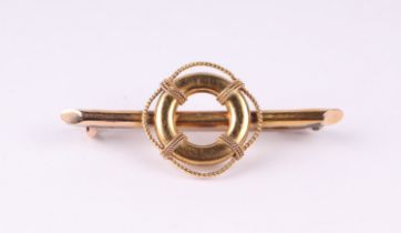 A 15ct gold bar brooch in the form of a lifebelt, 2.8g.