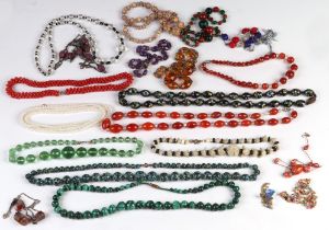 A quantity of assorted vintage necklaces including Venetian glass, carnelian and malachite examples