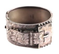 An Edwardian silver cuff bangle with chased decoration, 6cms diameter, 46g, Birmingham 1909.