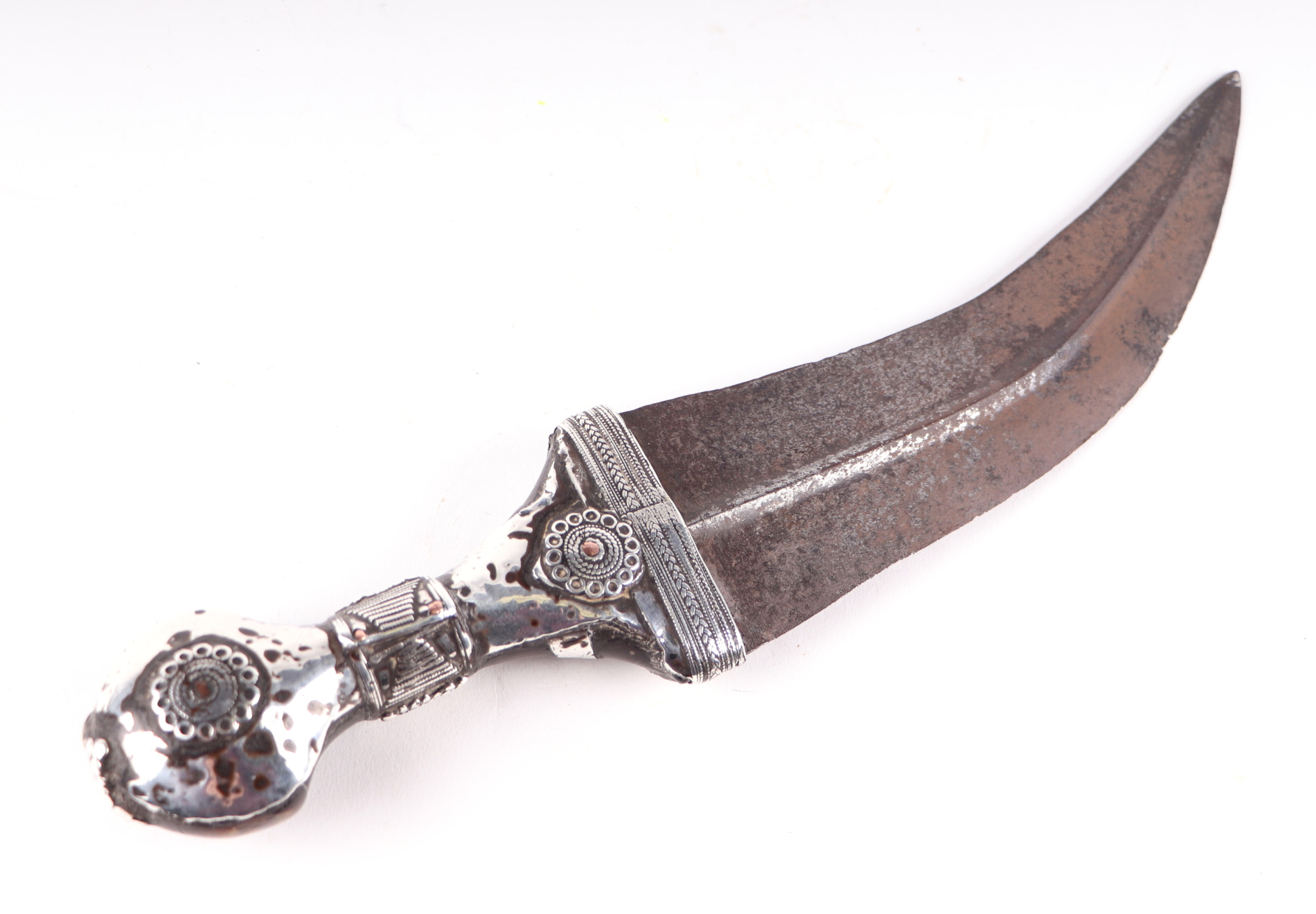 An Arabic Jambiya dagger with withe metal mounted horn handle, 33cms long. - Image 2 of 2