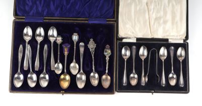 A set of six Edwardian silver teaspoons and sugar tongs, Sheffield 1901, 63g, cased; together with