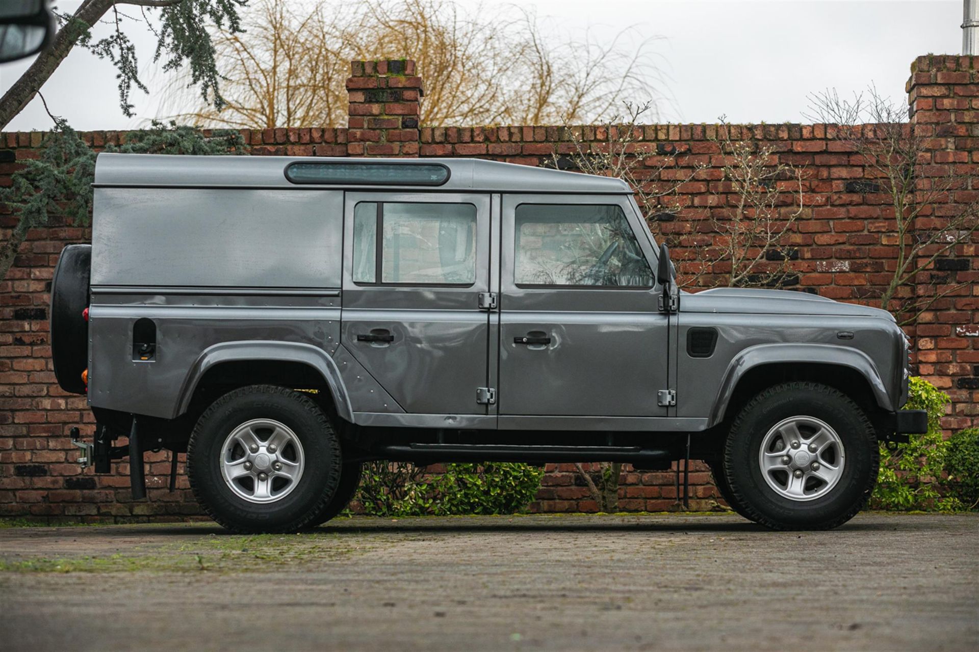 2014 Land Rover Defender 2.2 110 XS TD D/C - 935 Miles - Image 5 of 10