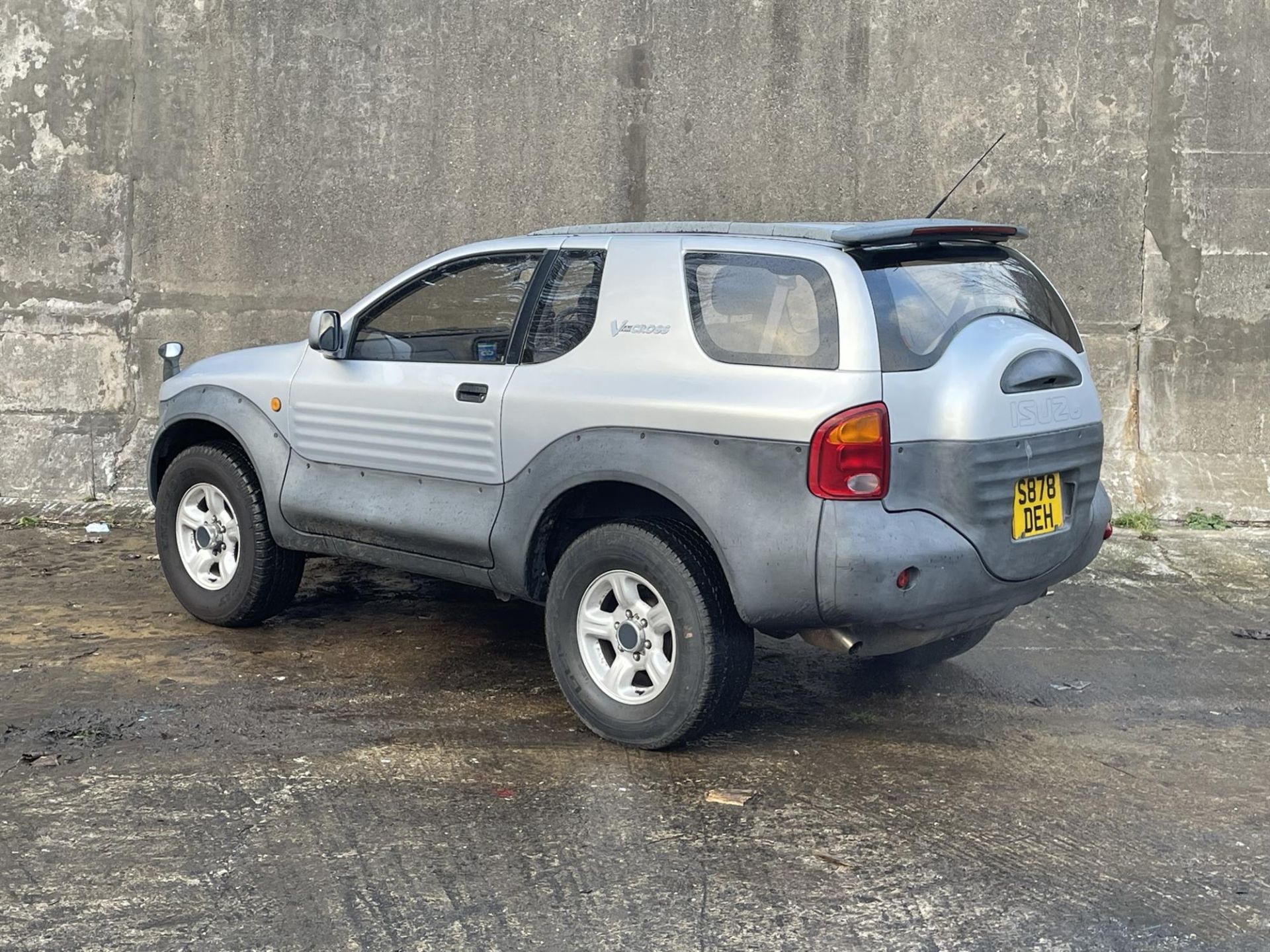 1999 Isuzu VehiCROSS - Image 2 of 8