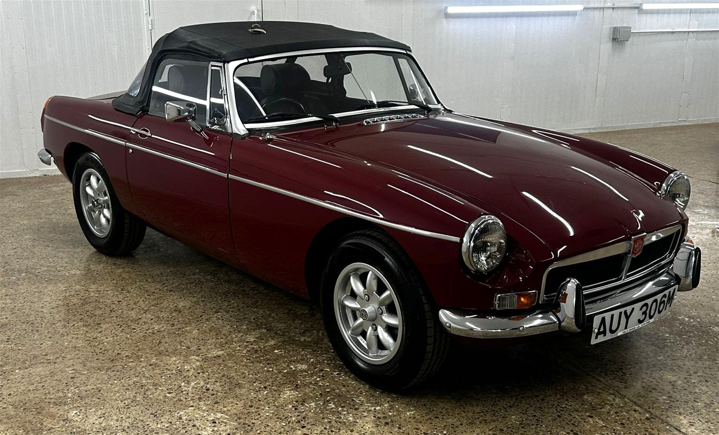 1974 MG B Roadster (Oselli) - Manual/Overdrive