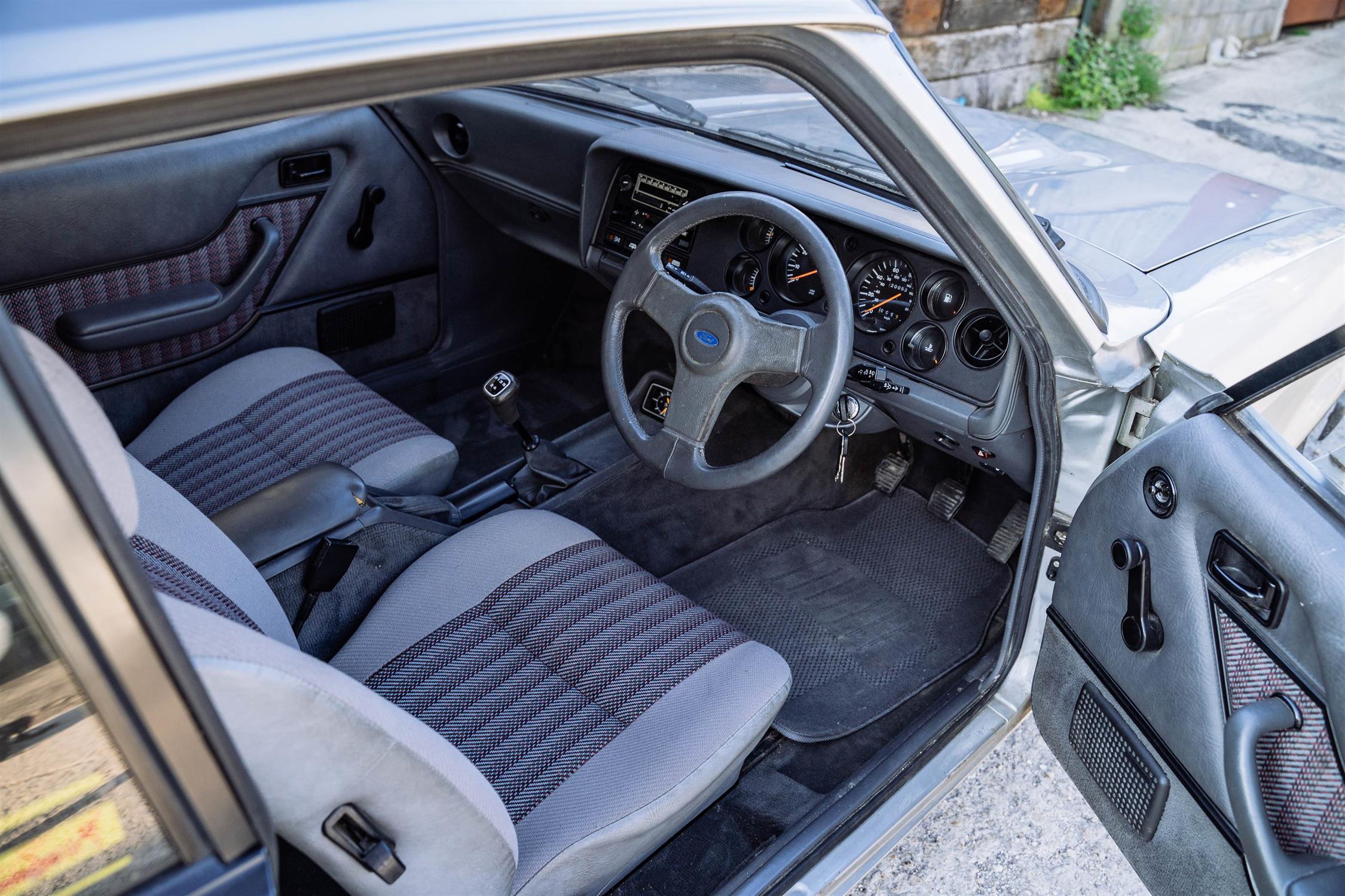 1987 Ford Capri Laser 1.6 - Image 2 of 10