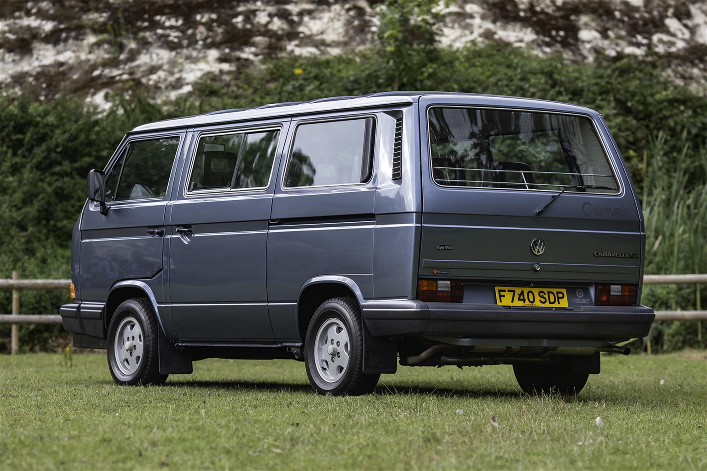 1989 Volkswagen Caravelle T3/Type 25 - 18,495 miles from new - Image 4 of 10