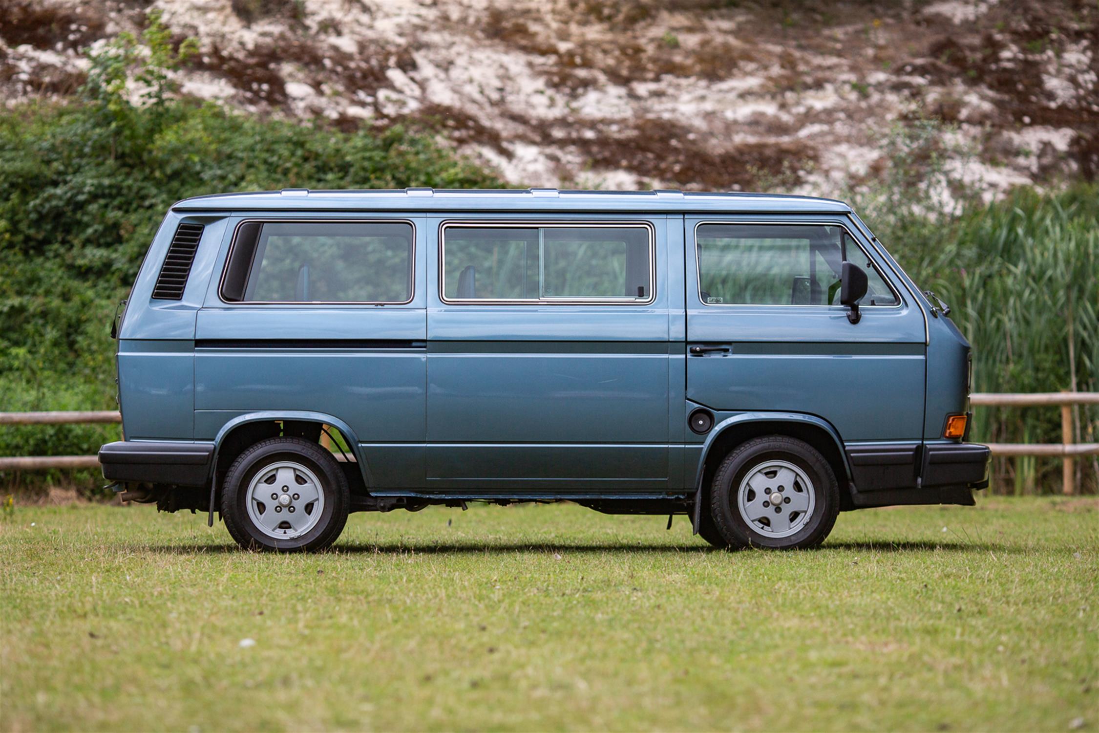 1989 Volkswagen Caravelle T3/Type 25 - 18,495 miles from new - Image 5 of 10