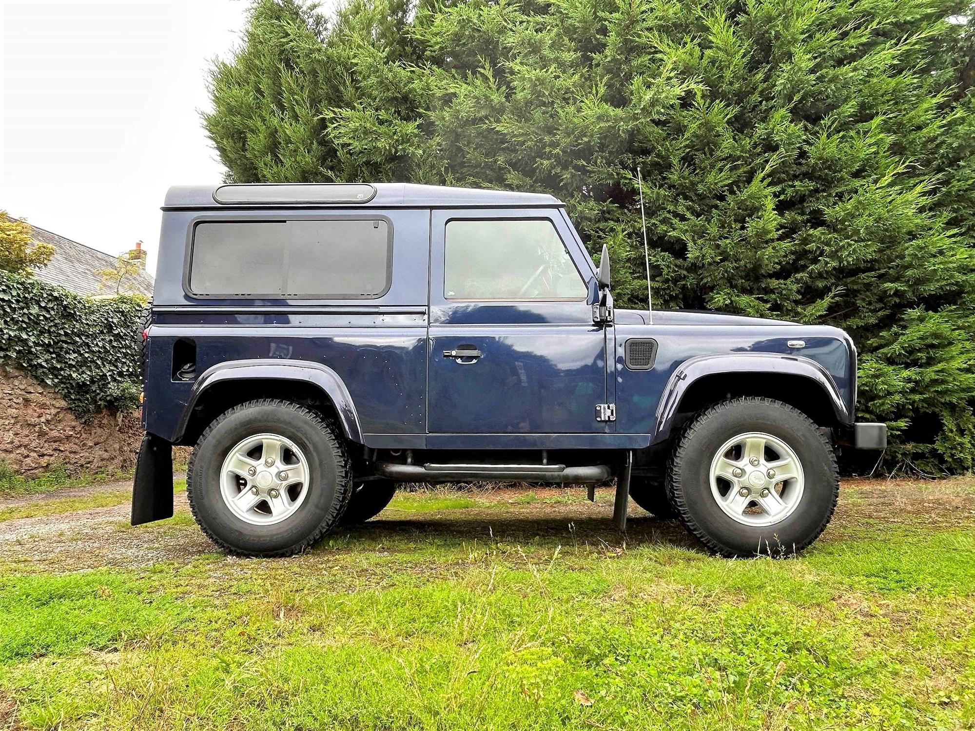 2013 Land Rover Defender 90 2.2TDCi XS Station Wagon - Image 5 of 10