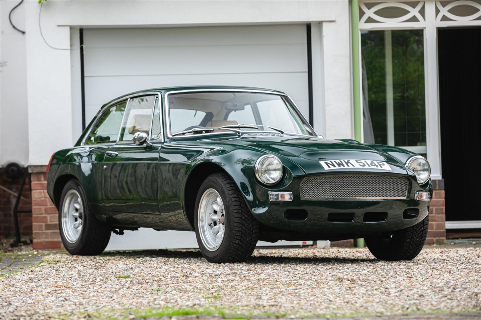 1976 MG B GT Sebring Replica