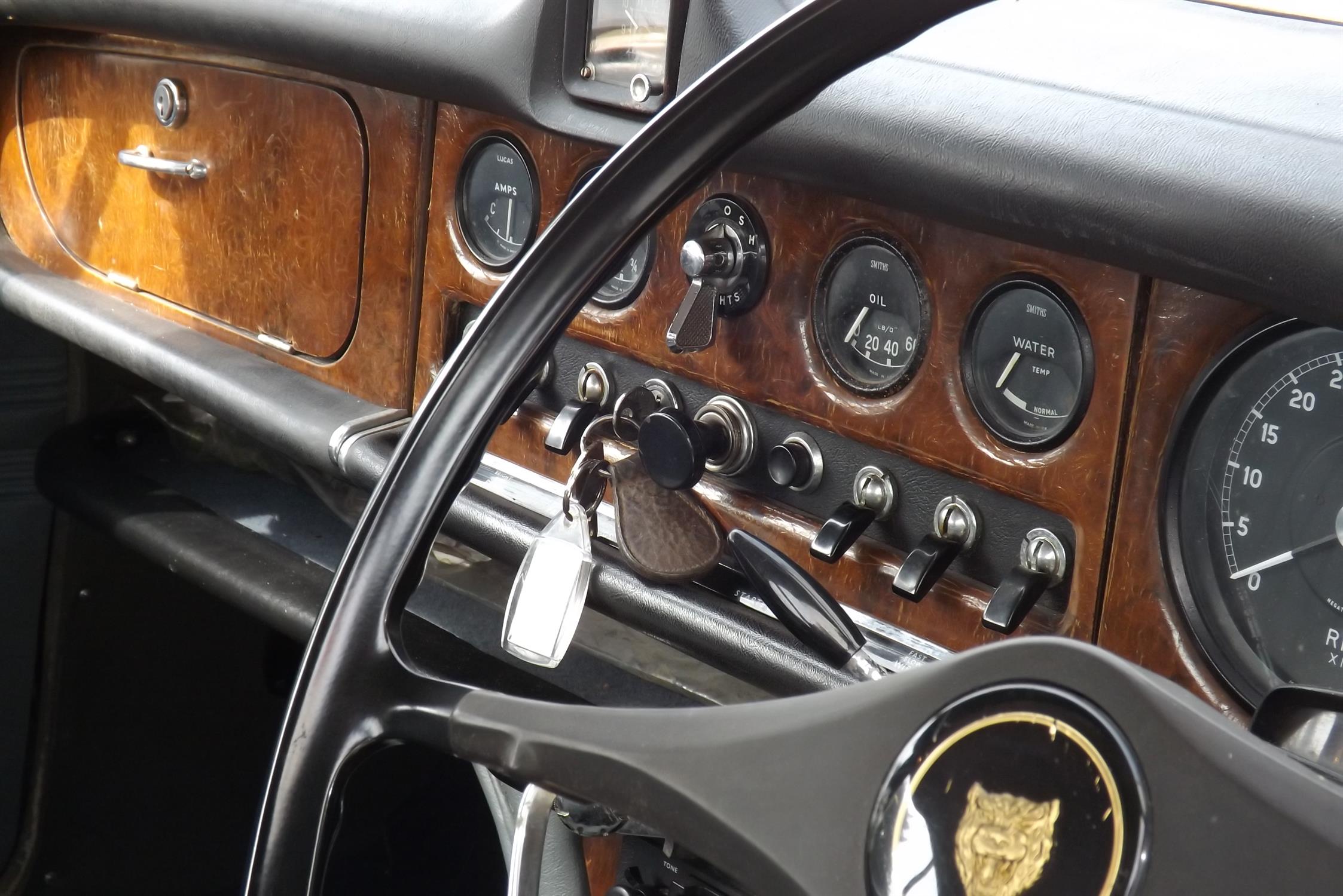 1968 Jaguar 420 Saloon - Image 9 of 10