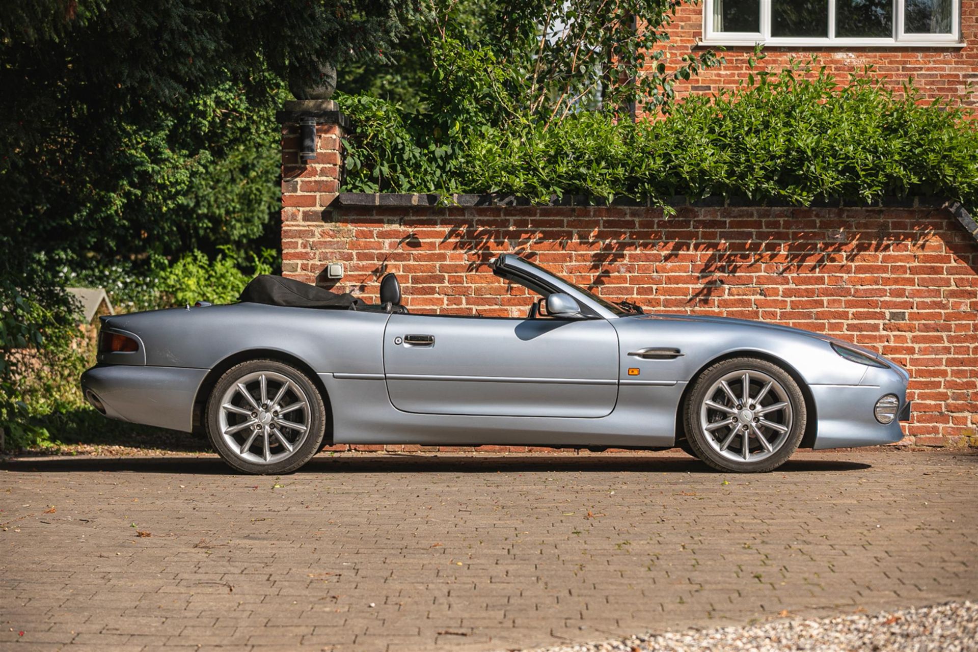 2001 Aston Martin DB7 V12 Vantage Volante - Image 5 of 10