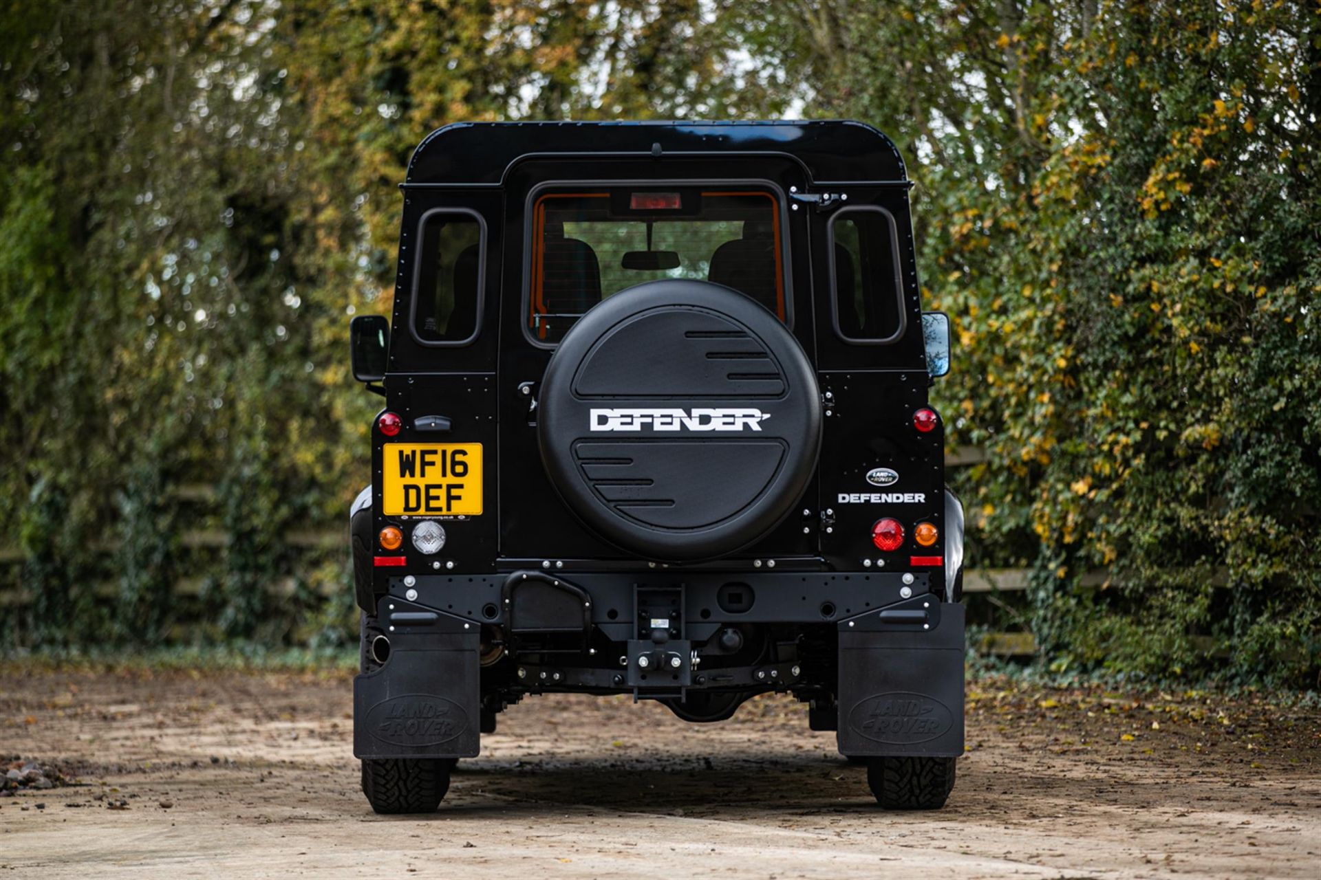 2016 Land Rover Defender 90 2.2 XS TDCI - 130 Miles - Image 7 of 10