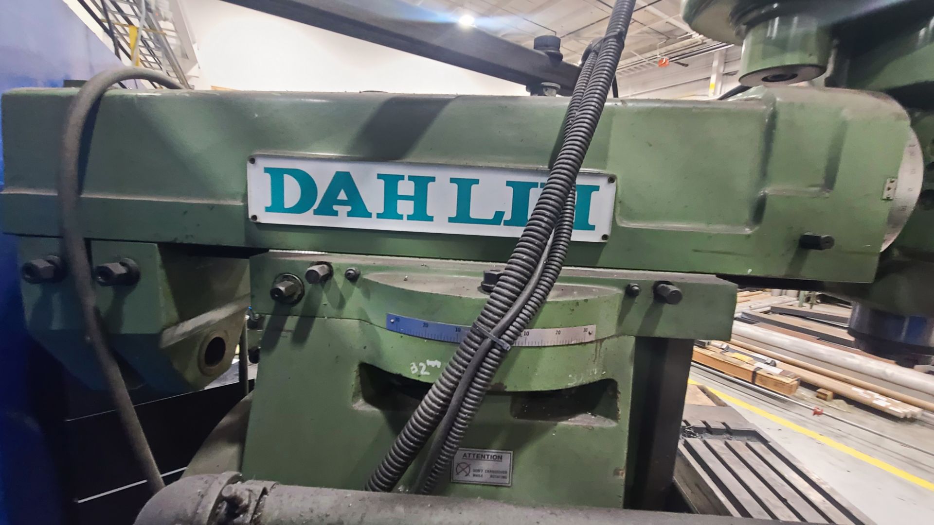 Dah-Lih DL GH950 Vertical/Horizontal Milling Machine, Adjustable Automatic Feeds, Centralized - Image 9 of 17