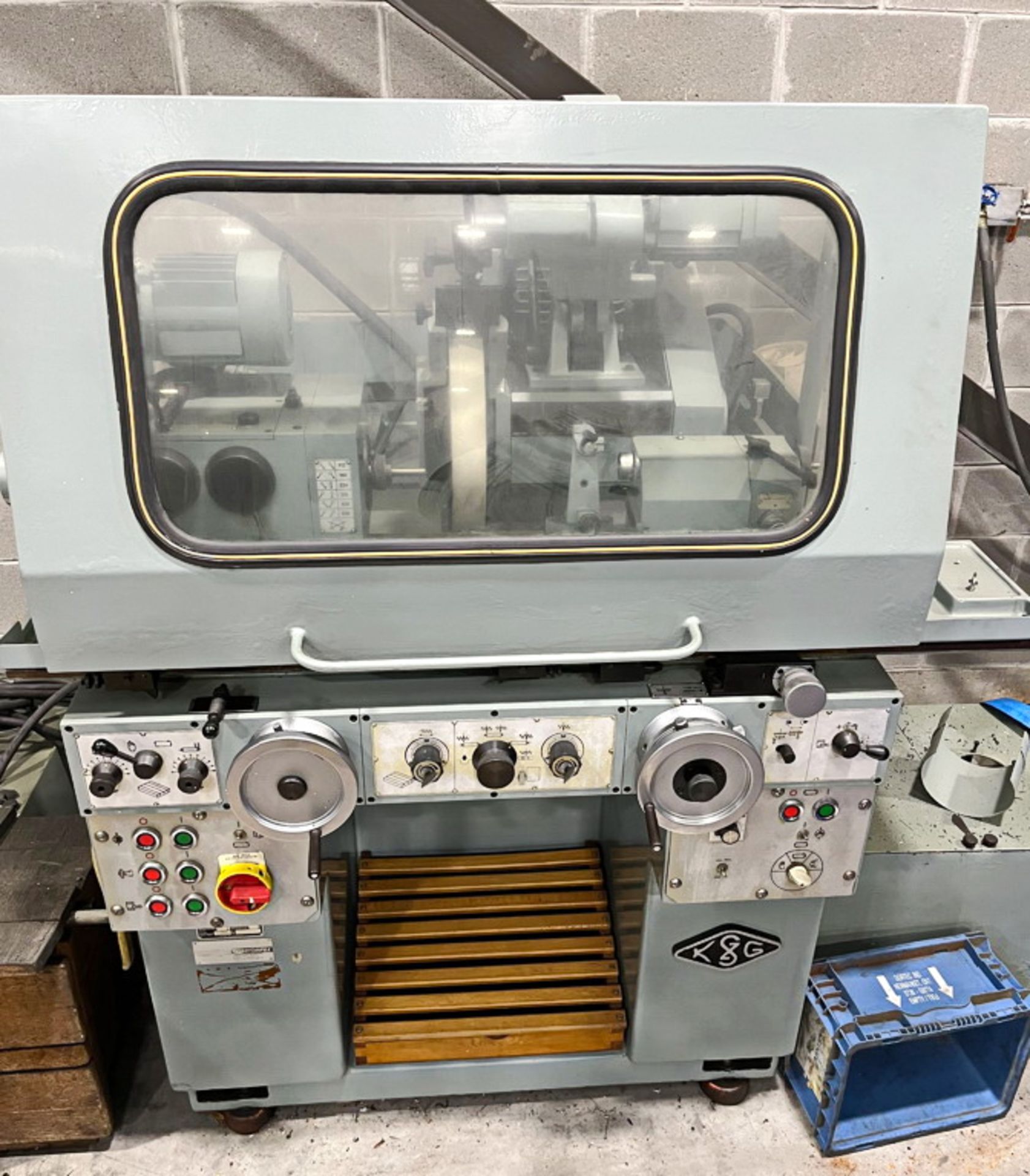 1986 MSZ KP100-01 Cylindrical Grinder, Tailstock, ID And OD Grinding, Coolant Tank W/ Pump, Original