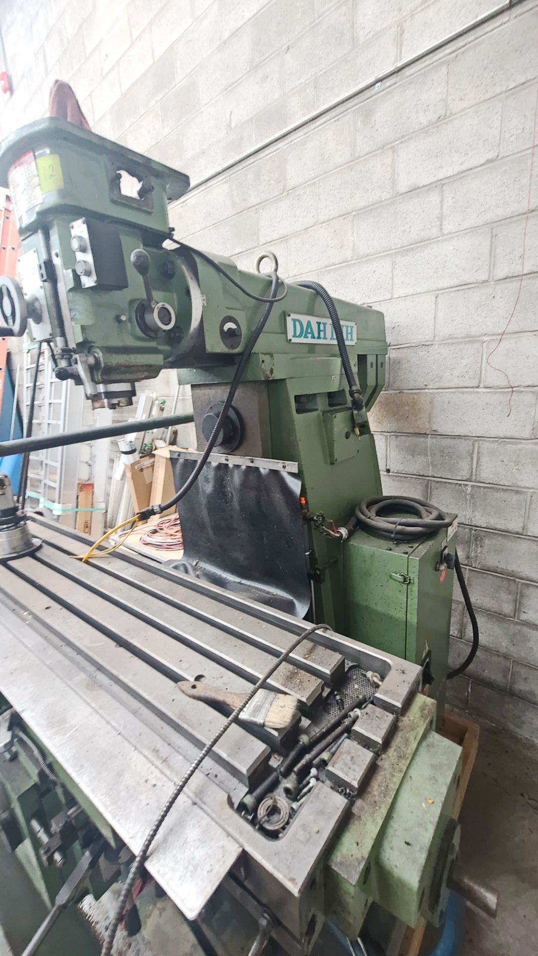 Dah-Lih DL GH950 Vertical/Horizontal Milling Machine, Adjustable Automatic Feeds, Centralized - Image 9 of 14
