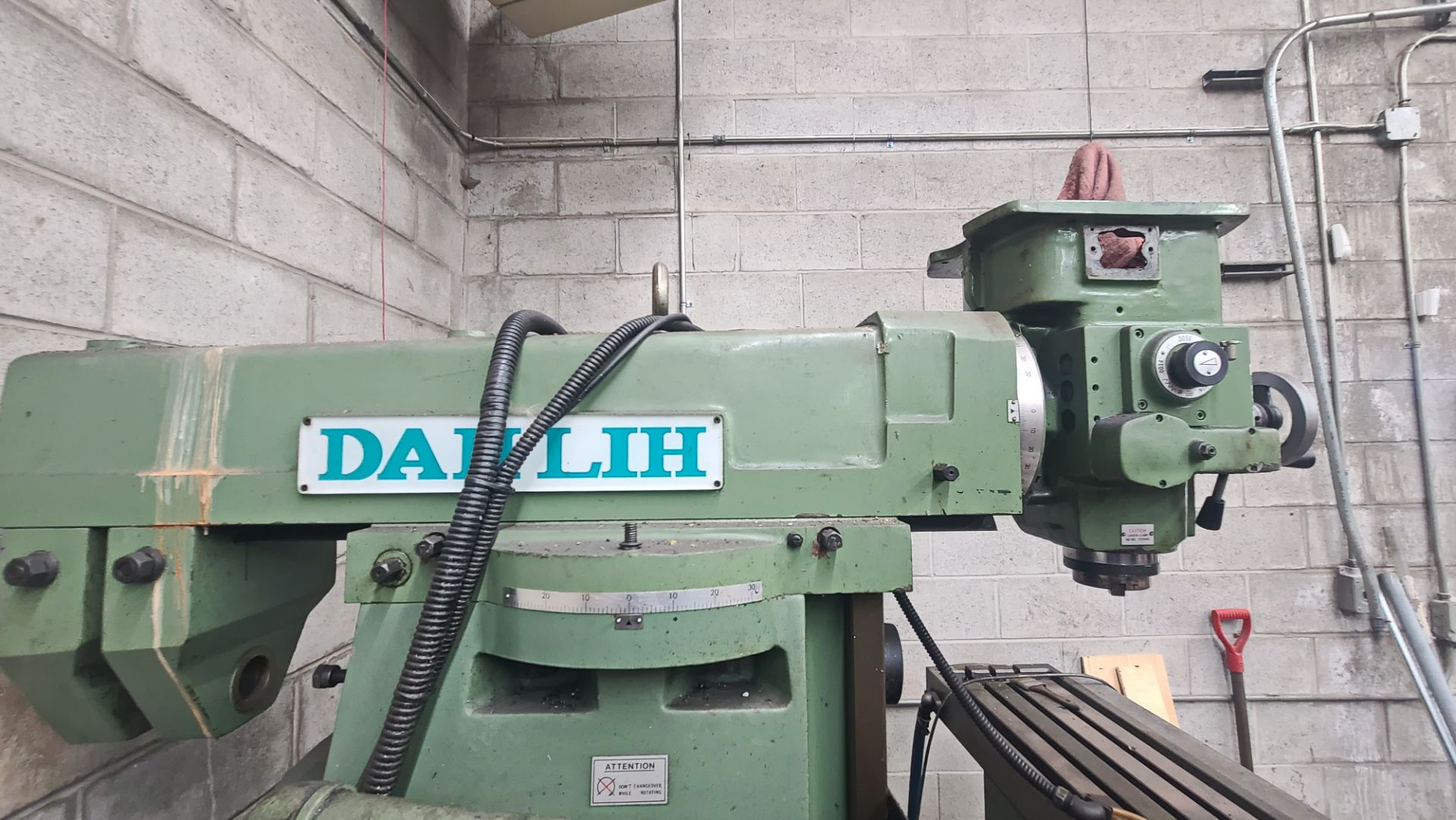 Dah-Lih DL GH950 Vertical/Horizontal Milling Machine, Adjustable Automatic Feeds, Centralized - Image 7 of 14