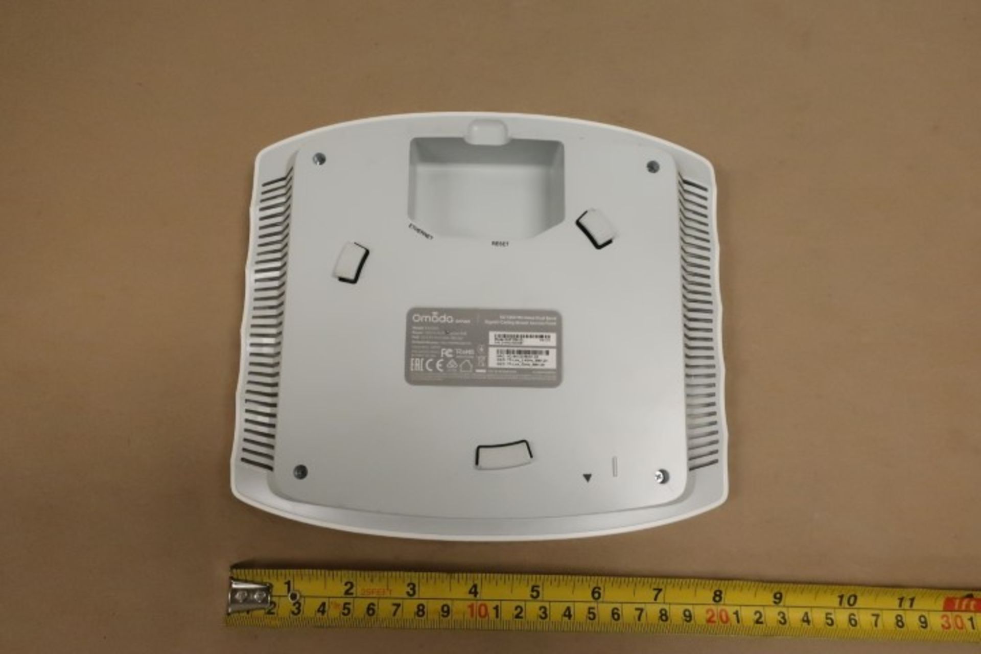 OMADA TPLINK EAP225, AC1350 WIRELESS ACCESS POINT - Image 2 of 3