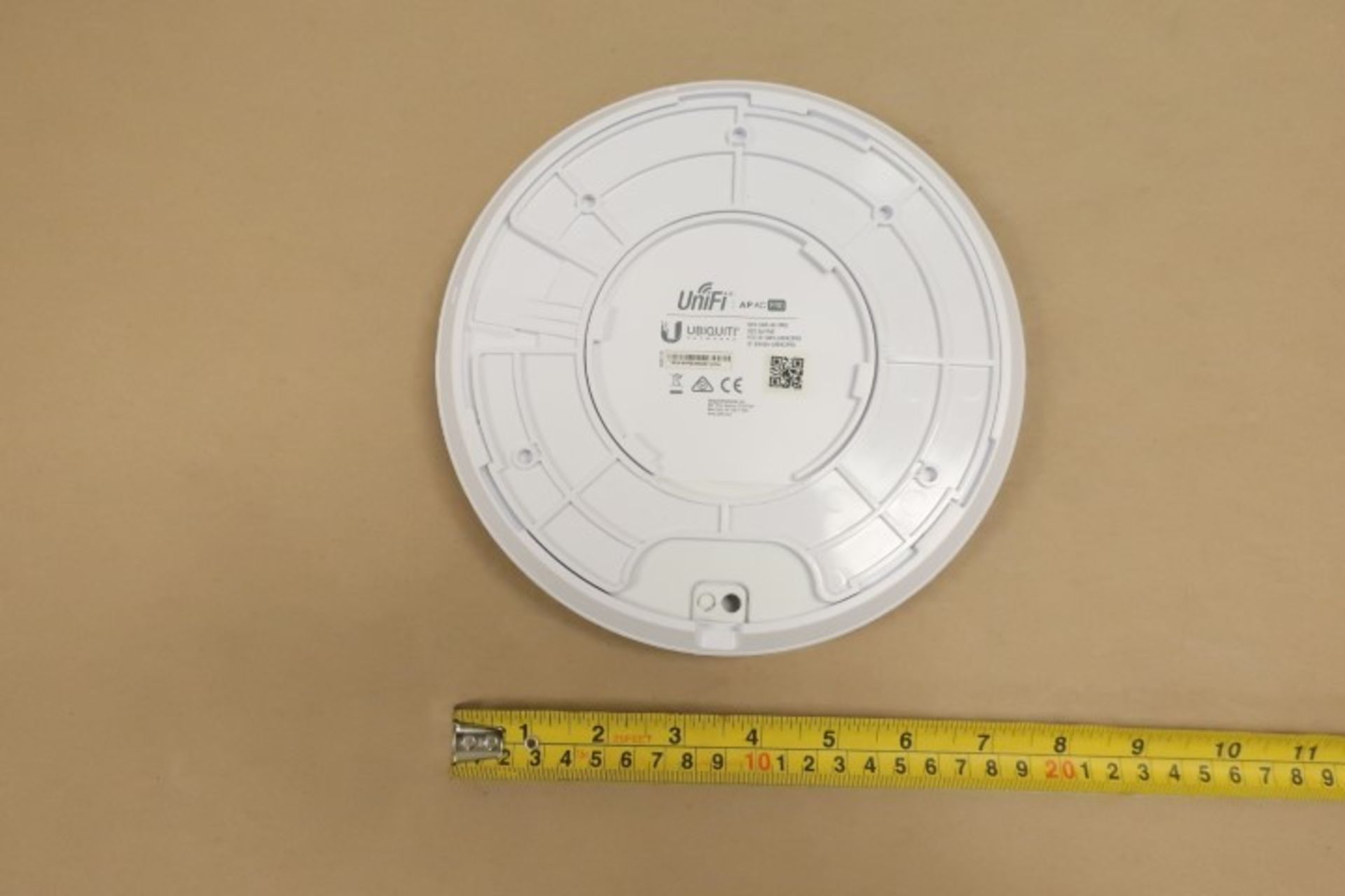 UBIQUINTI UNIFI AP AC PRO WIRELESS ACCESS POINT - Image 2 of 3