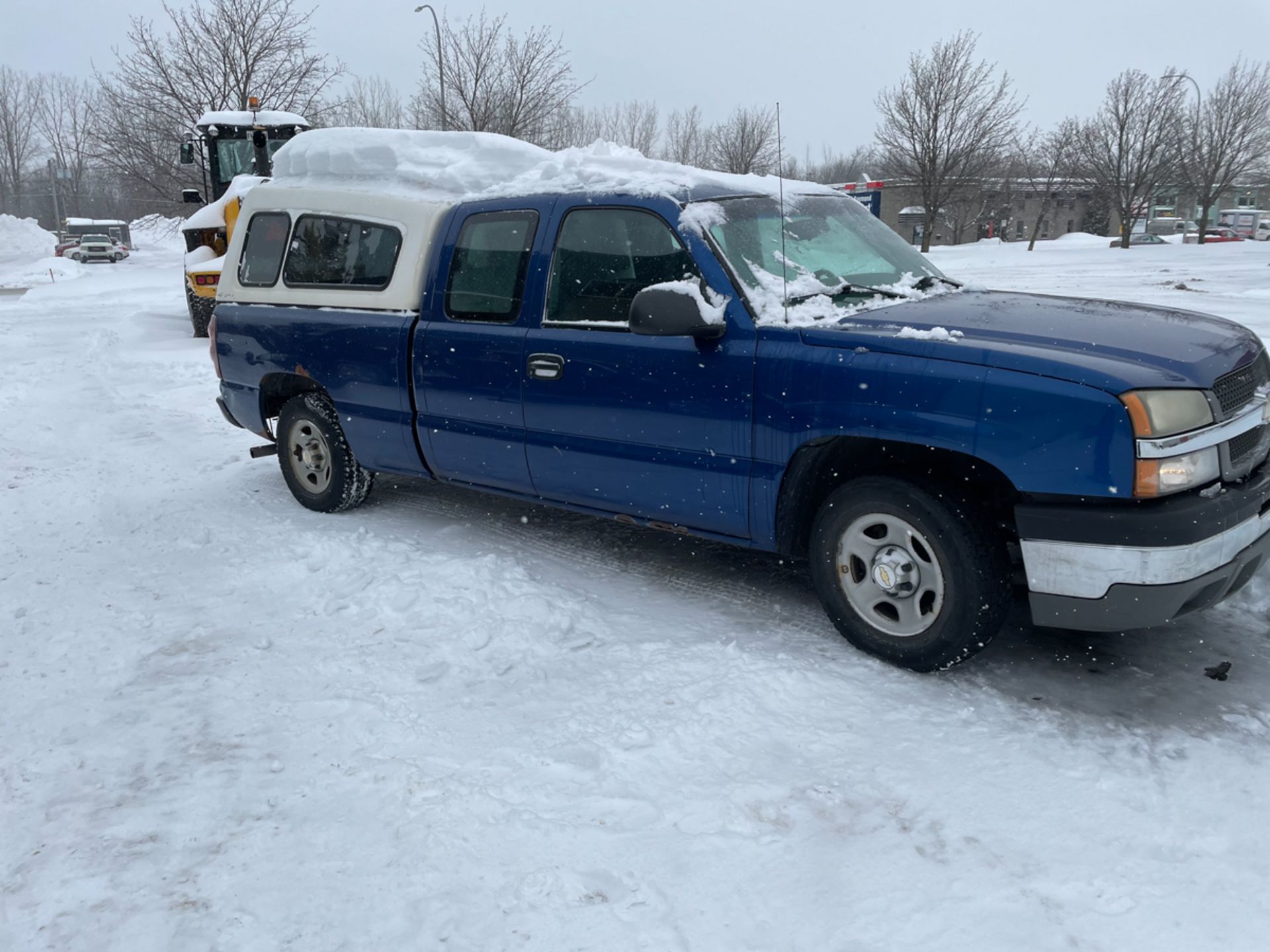 2003 CHEVROLET SILVERADO 1500, V8 5.3L, VIN# 1GCEC19Z83Z256343, W/ FIBERGLASS BOX