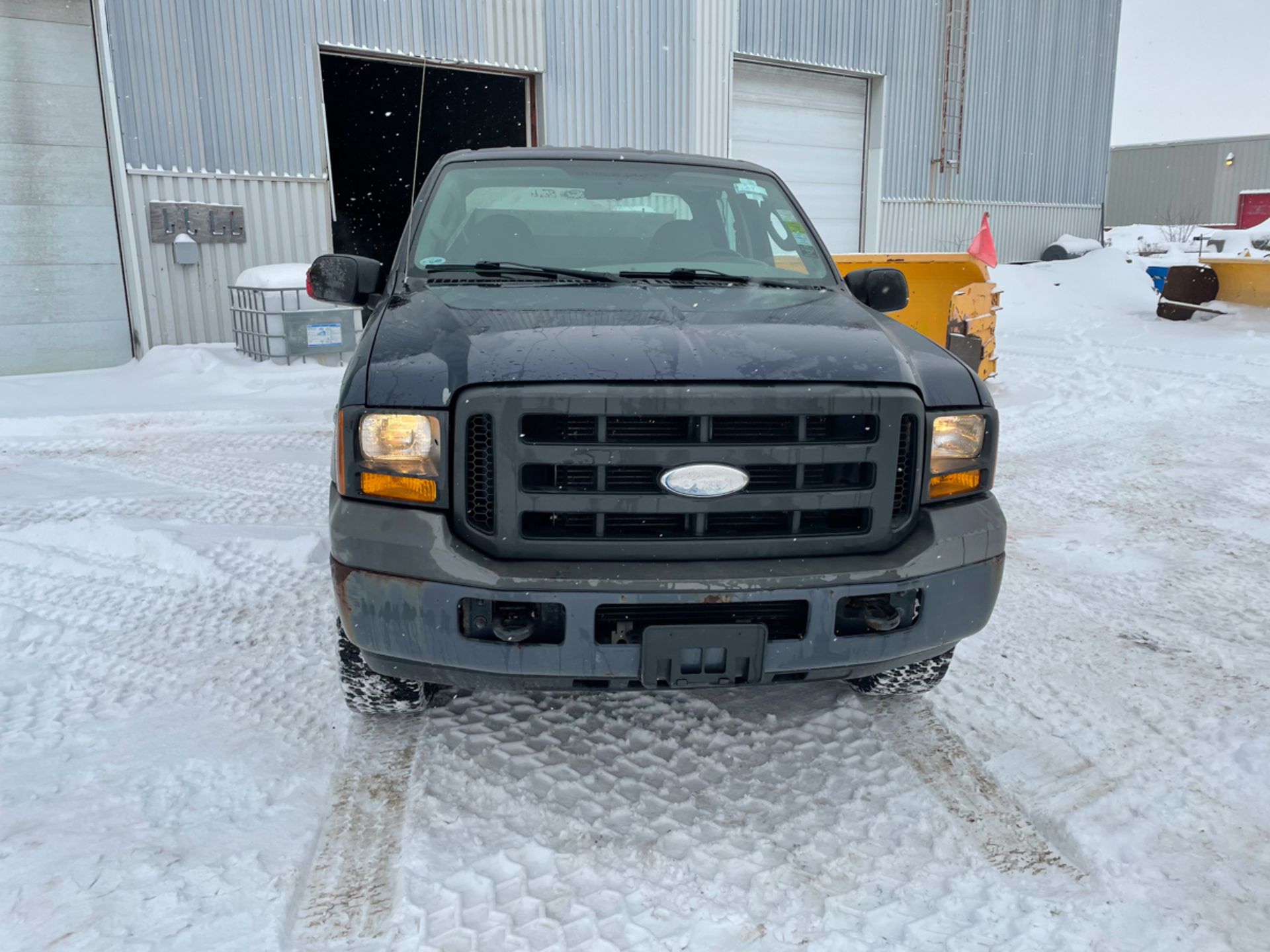 2005 FORD F-350 PICKUP TRUCK, 049472 KM, 6.8L V10 GAS ENGINE, 4X4 AUTO. TRANSMISSION, VIN# 1FTWW31Y - Image 7 of 7