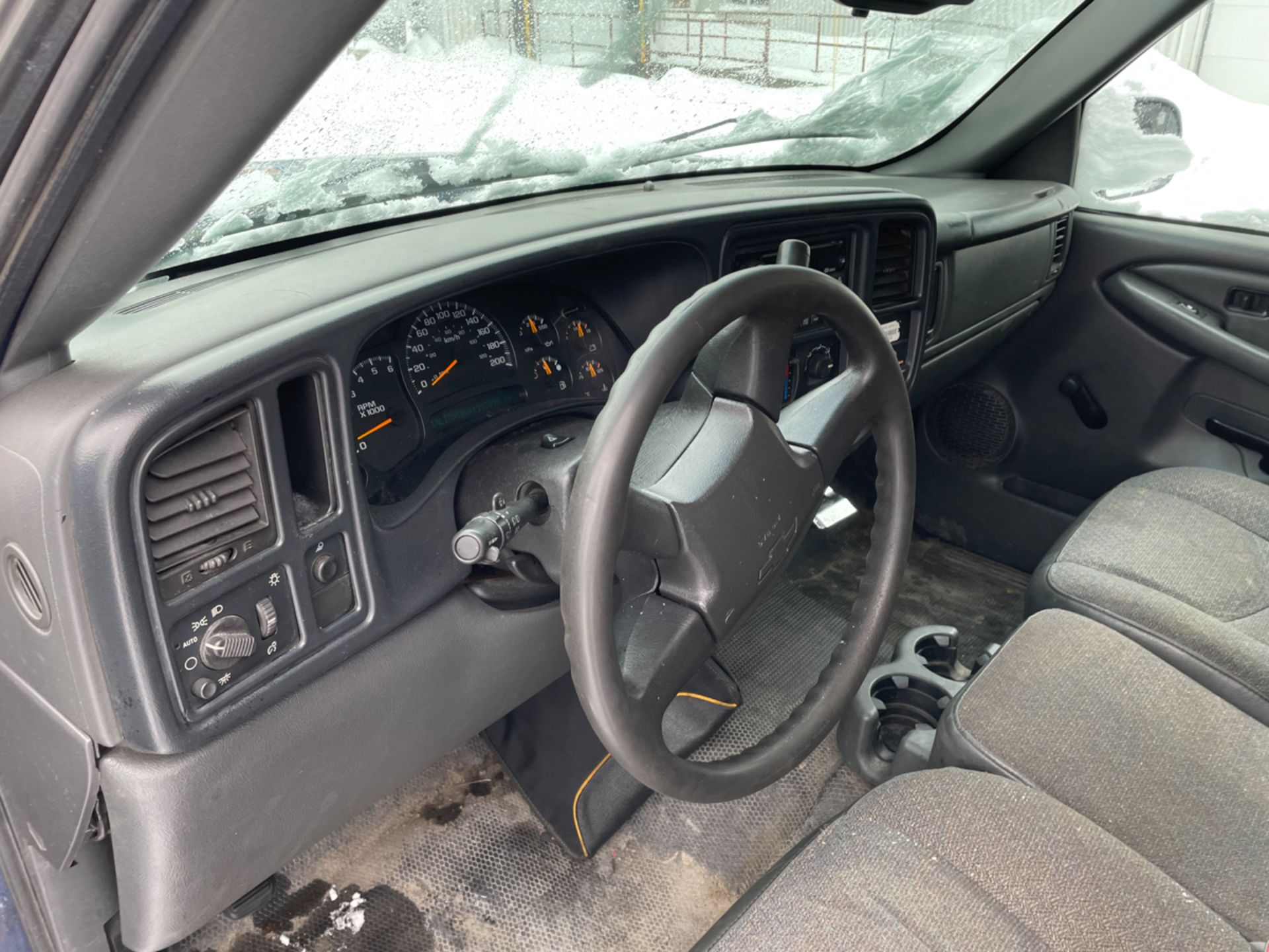 2003 CHEVROLET SILVERADO 1500, V8 5.3L, VIN# 1GCEC19Z83Z256343, W/ FIBERGLASS BOX - Image 5 of 5