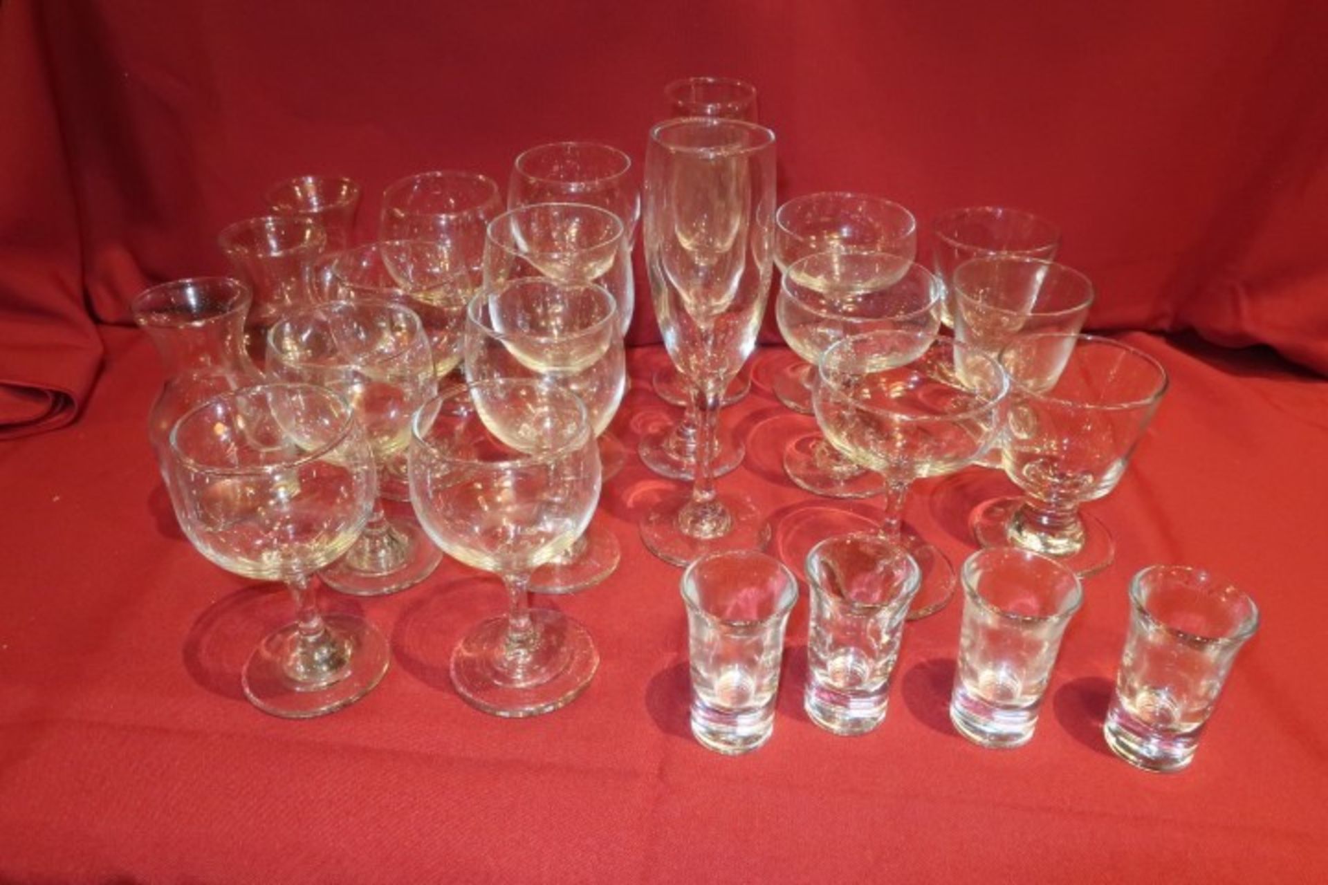 LOT DE 24 VERRES ASSORTIS