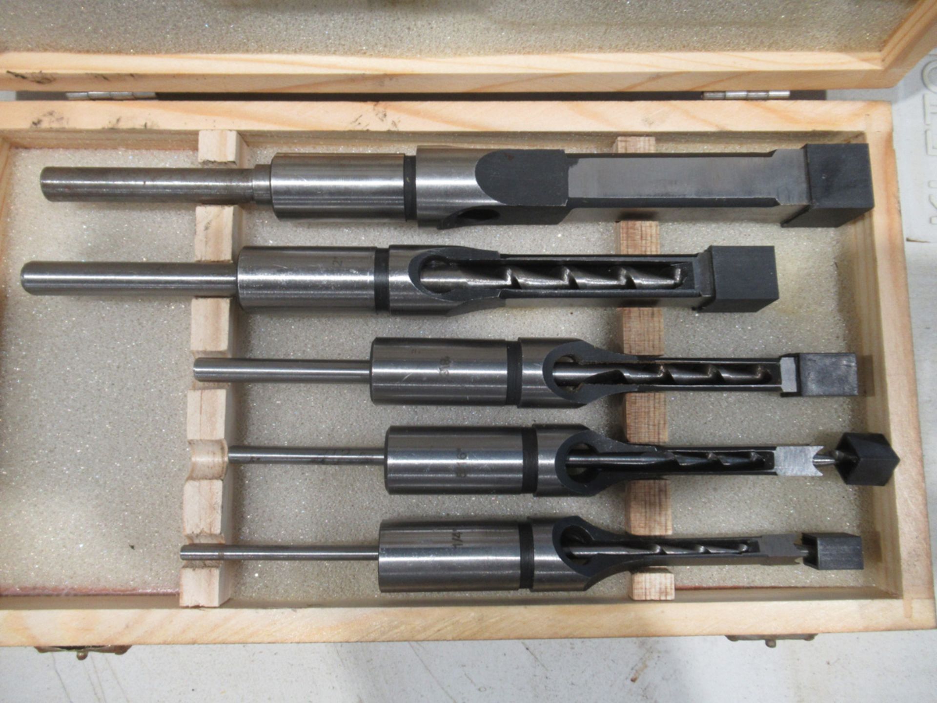 DRILL BIT SET FOR SQUARE HOLES