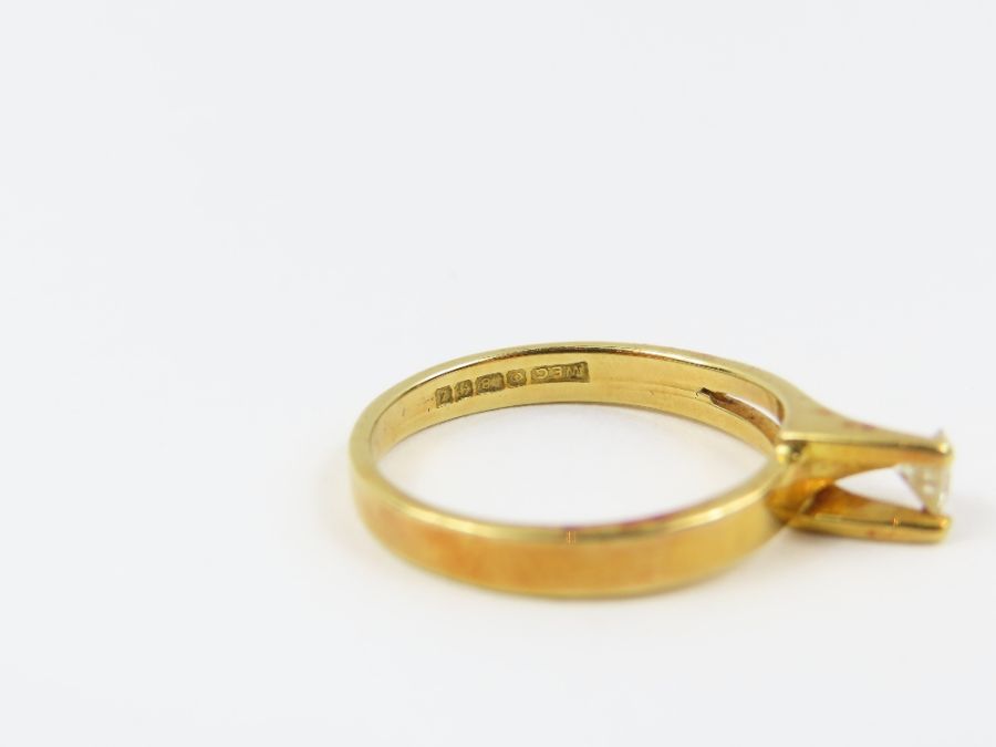 An 18ct gold diamond solitaire twist ring, the sin - Image 4 of 5