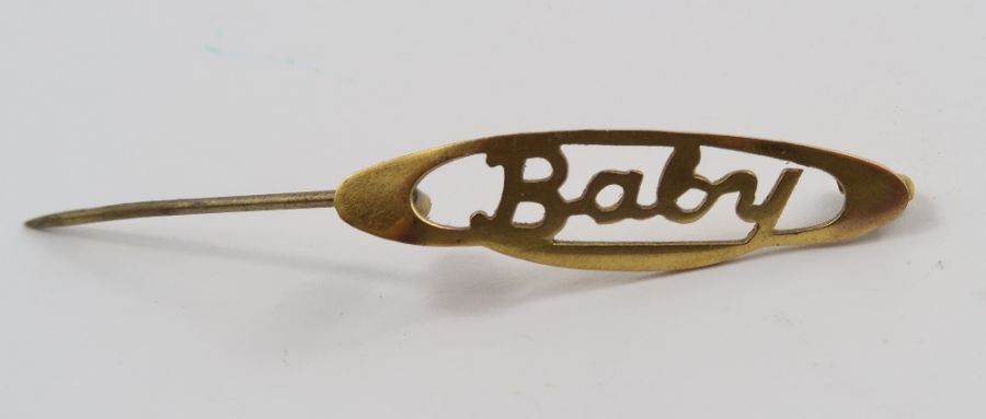 A coral bar brooch; a baby brooch; and a shell cam - Image 4 of 6