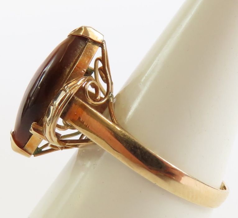 A tiger's eye stone set ring, the single cabochon - Image 3 of 8