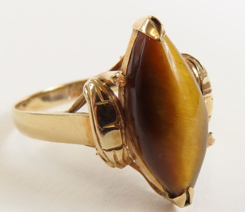 A tiger's eye stone set ring, the single cabochon - Image 7 of 8