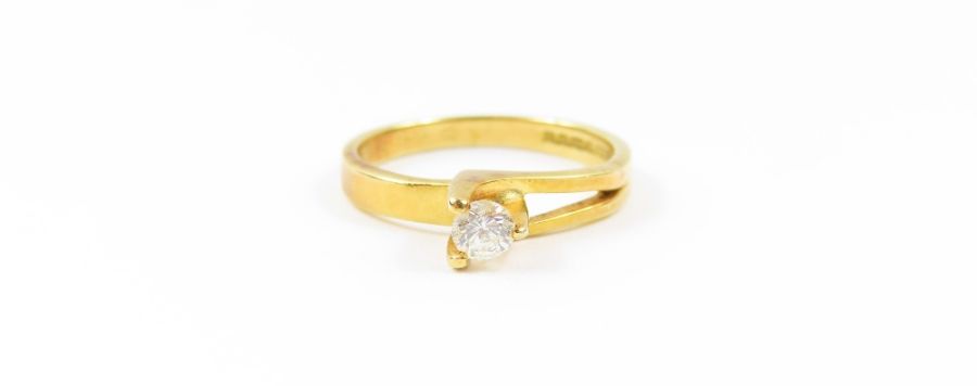 An 18ct gold diamond solitaire twist ring, the sin