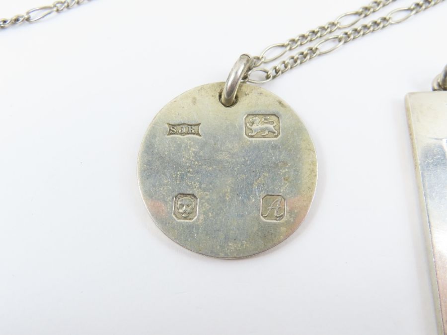 A silver feature hallmark ingot pendant on a chain - Image 2 of 8