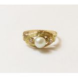 A single stone pearl and clear stone dress ring, t