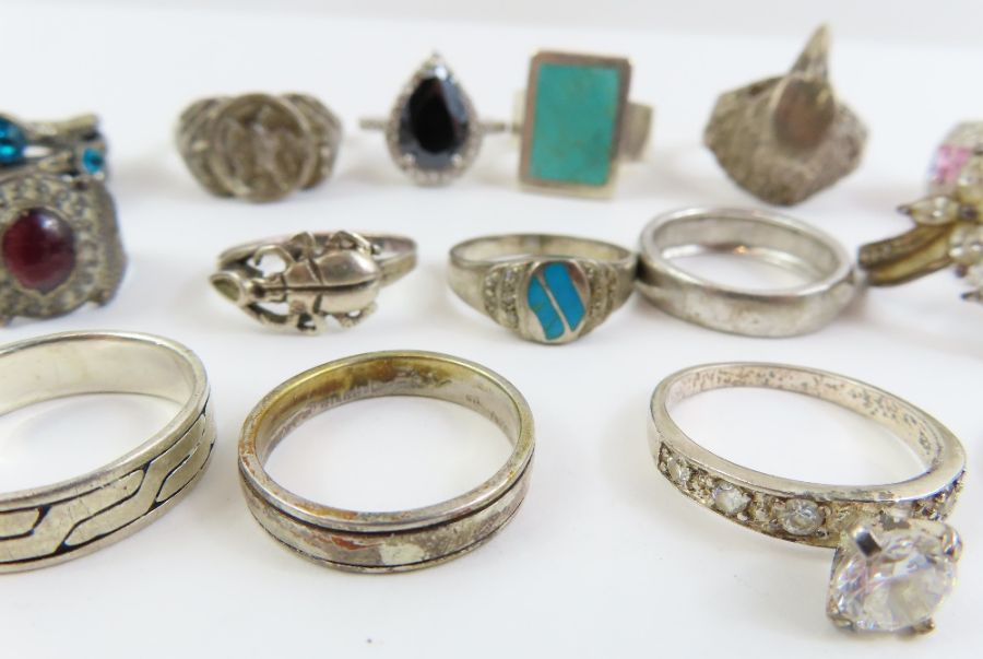 A collection of twenty four silver and silver colo - Image 6 of 8