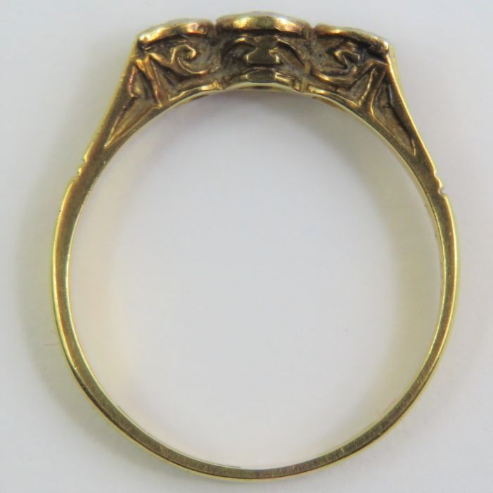 An early 20th century three stone diamond ring, th - Image 2 of 5