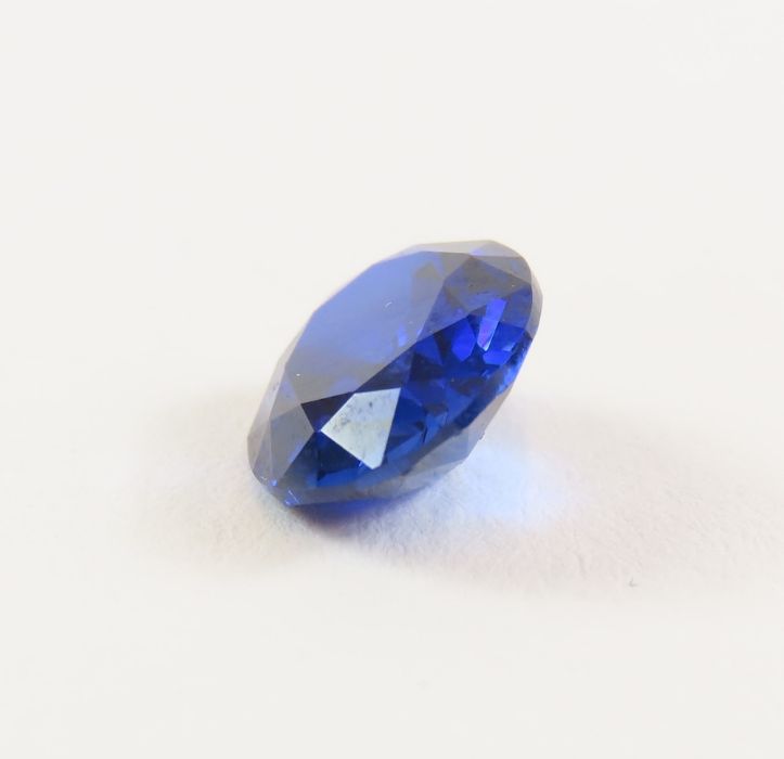 A loose synthetic sapphire, 2.83ct; a collection o - Image 5 of 20