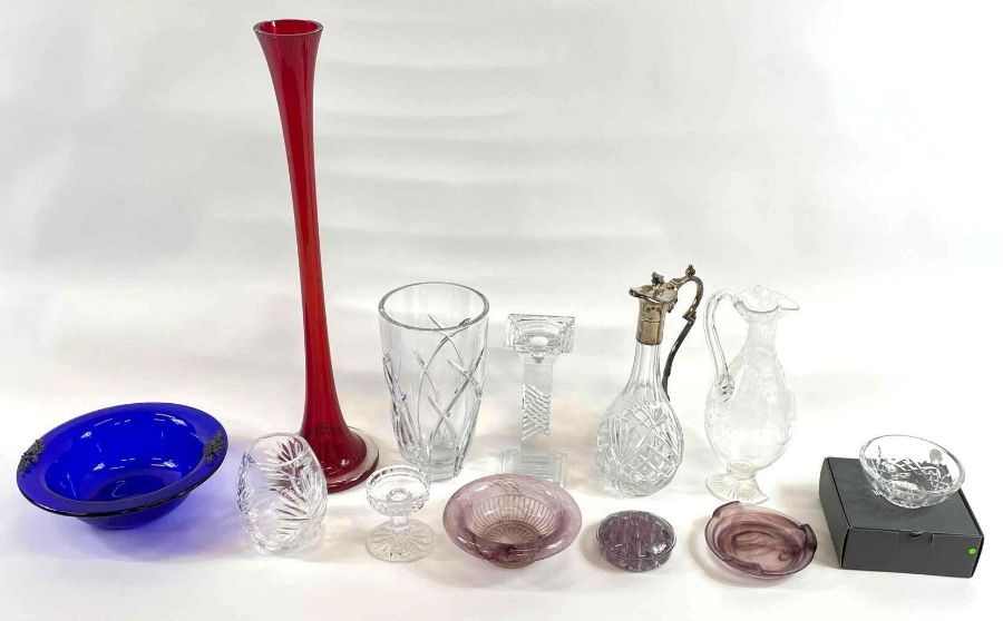 A collection of miscellaneous glass to include a r