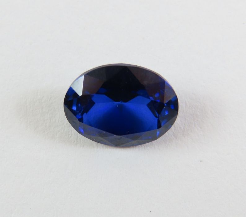 A loose synthetic sapphire, 2.83ct; a collection o - Image 4 of 20