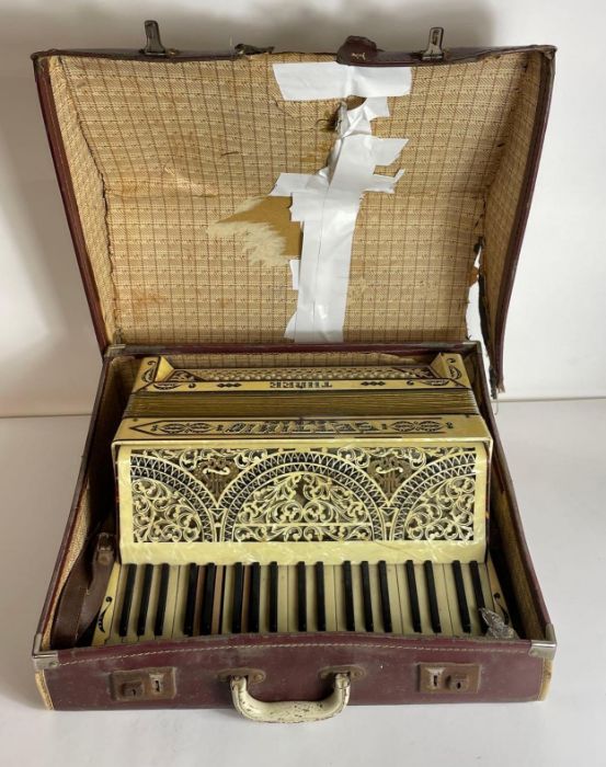 A Settimio Soprani accordion, cased