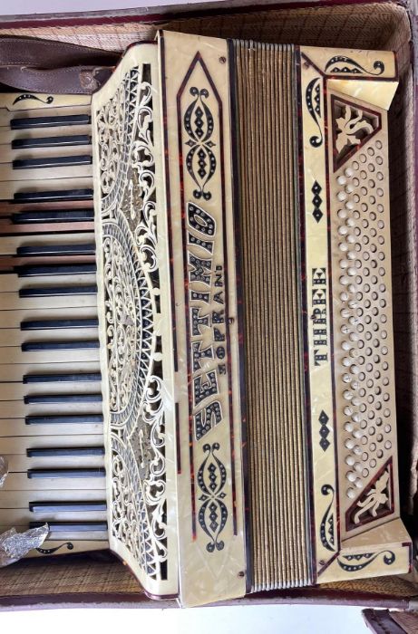 A Settimio Soprani accordion, cased - Image 3 of 4