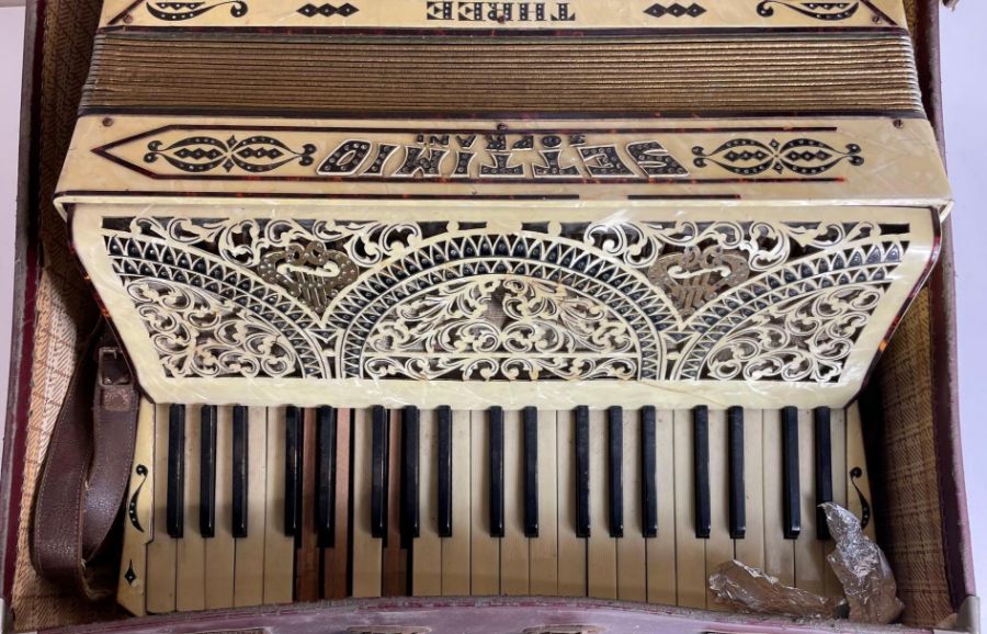 A Settimio Soprani accordion, cased - Image 2 of 4
