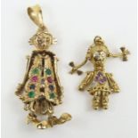 A 9ct gold articulated clown pendant set with gree