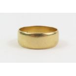A 9ct gold wedding band with beveled edges, 7mm wi