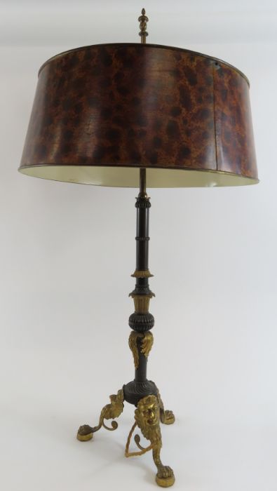 A decorative bronze and gilt metal table lamp, the - Image 2 of 3