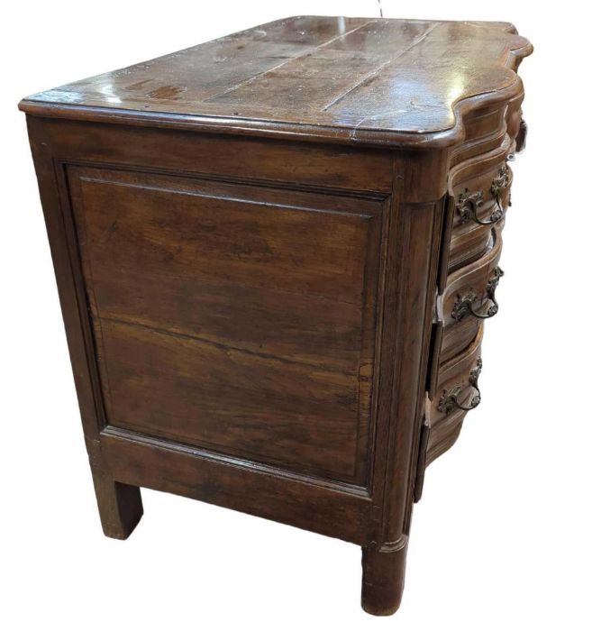 An 18th century French oak serpentine commode, - Image 5 of 5