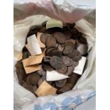 A large quantity of assorted pennies, Victoria – G